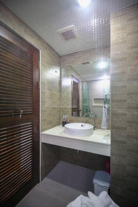 Апартаменты Luxury Living In Heart Of Nimman Чиангмай Экстерьер фото