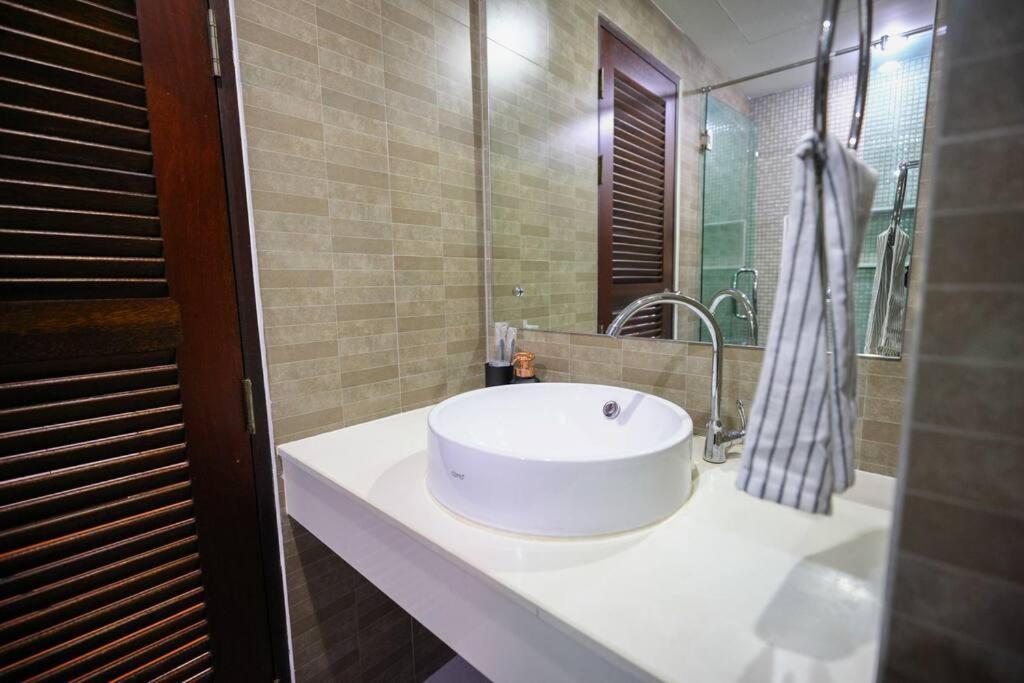 Апартаменты Luxury Living In Heart Of Nimman Чиангмай Экстерьер фото